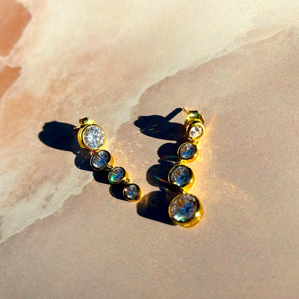 NWT Completed Works 💎 Cubic Zirconia & Gold Asymmetrical Crystal Drop Earrings